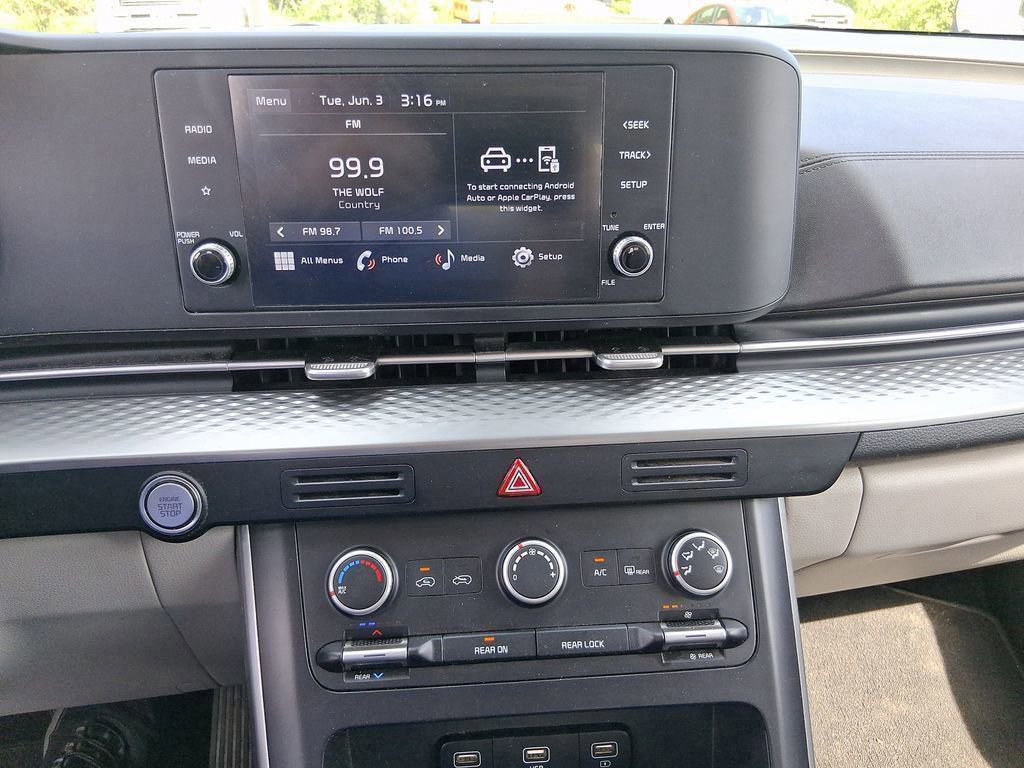 Used 2023 Kia Carnival LX image 31