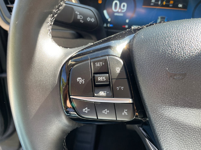 Certified 2025 Ford Escape Platinum AWD/4WD image 35