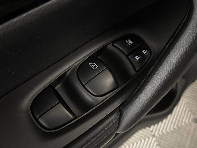 Used 2018 Nissan Rogue Sport SL w/ SL Premium Package image 17