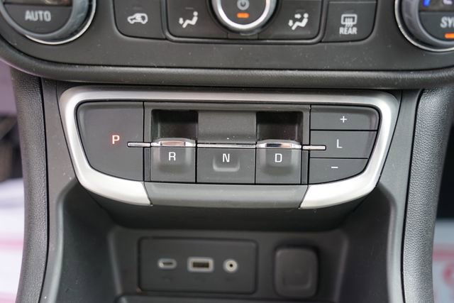 Used 2024 GMC Terrain SLE w/ Driver Convenience Package FWD image 16