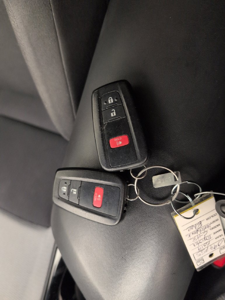 Used 2019 Toyota C-HR XLE FWD image 39