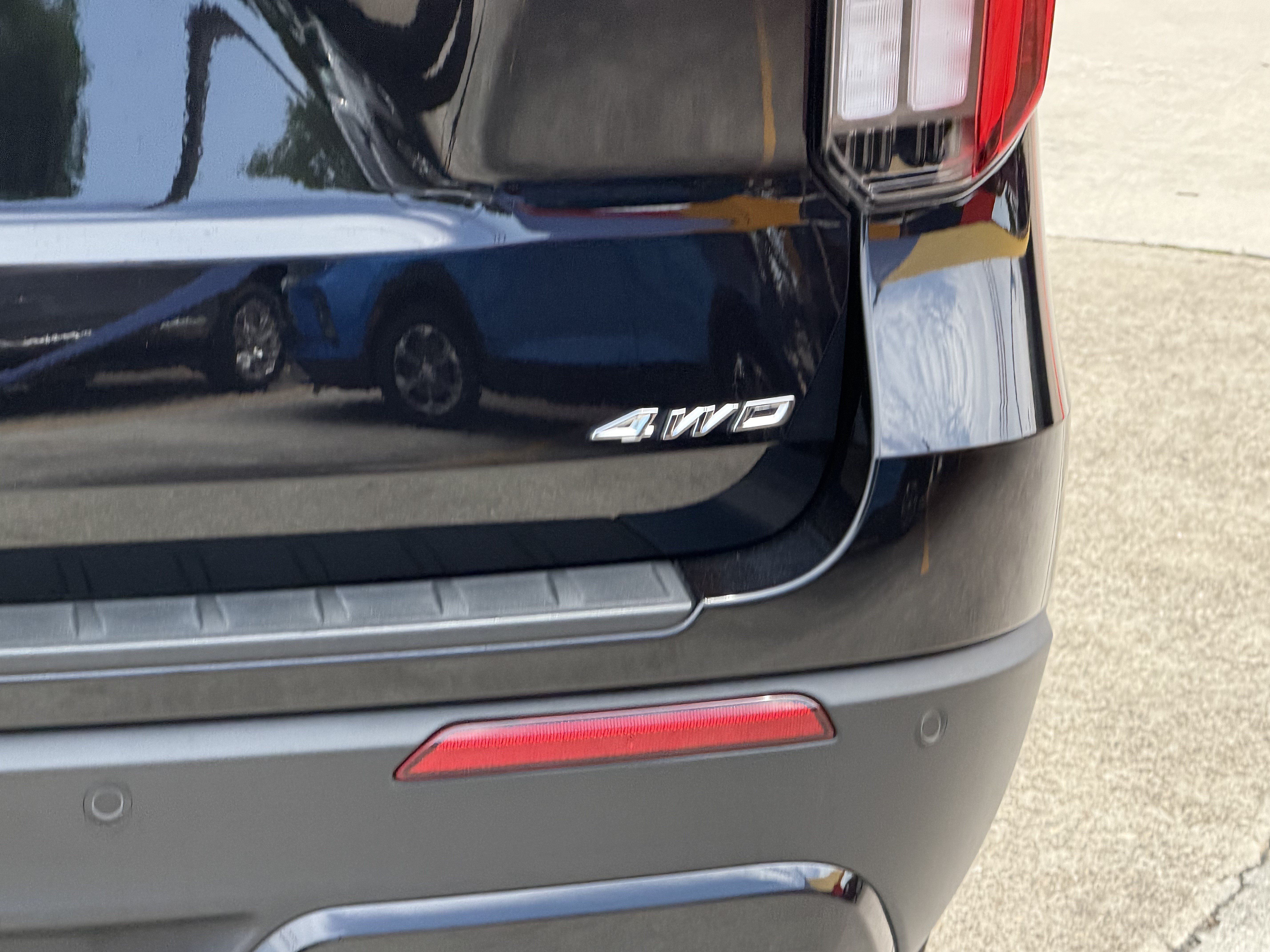 Certified 2025 Ford Explorer ST-Line w/ ST-Line Street Pack AWD/4WD image 6