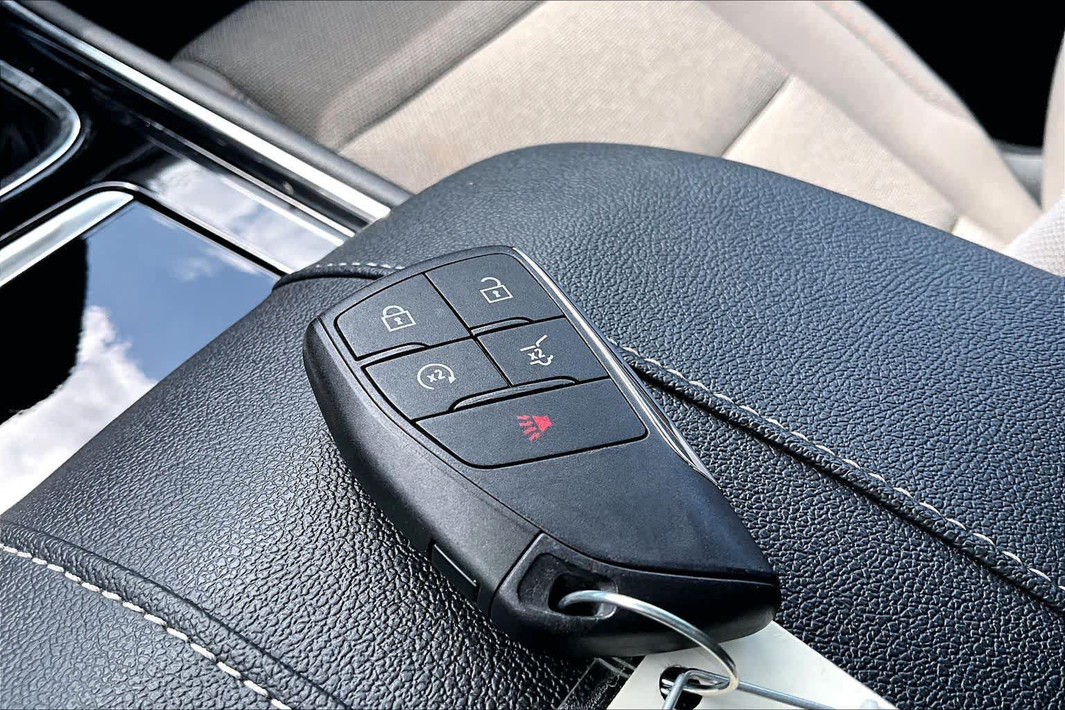 Used 2024 Chevrolet Traverse LT FWD image 15