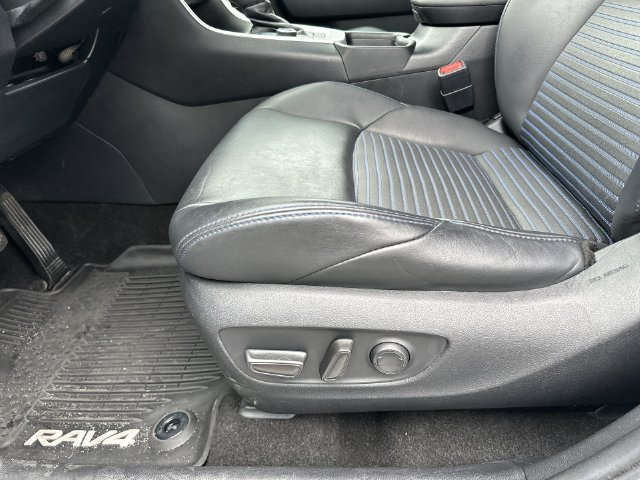 Used 2019 Toyota RAV4 XSE w/ XSE Weather Package AWD/4WD image 13