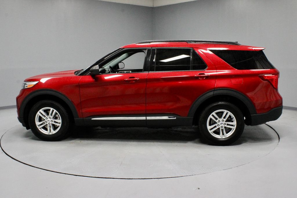 Certified 2023 Ford Explorer XLT w/ Equipment Group 202A AWD/4WD image 8