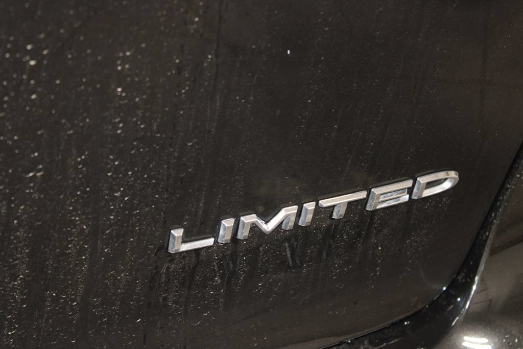 Used 2023 Chrysler Pacifica Limited FWD image 24