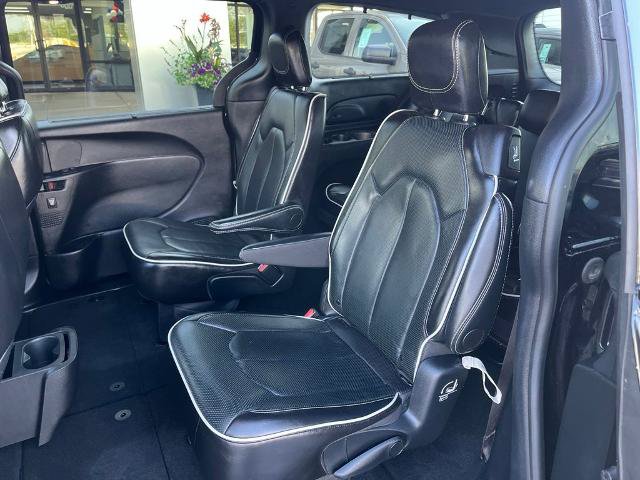 Used 2025 Chrysler Pacifica Limited FWD image 24