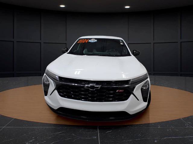 Used 2024 Chevrolet Trax RS FWD image 2