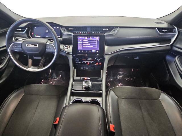 Used 2025 Jeep Grand Cherokee Altitude AWD/4WD image 9