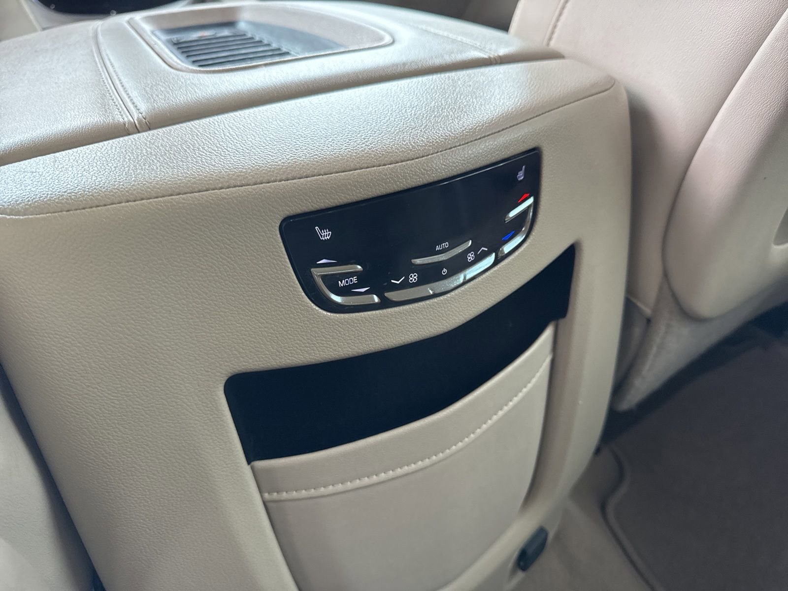 Used 2019 Cadillac Escalade Luxury AWD/4WD image 39