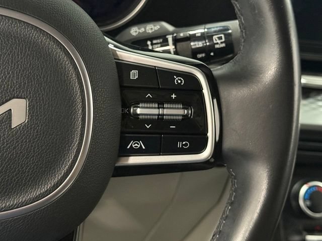 Used 2022 Kia Carnival LX FWD image 18