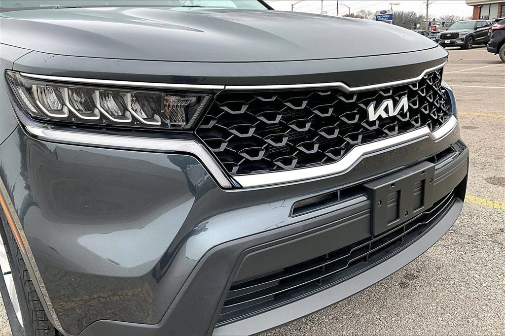 Used 2023 Kia Sorento LX image 29