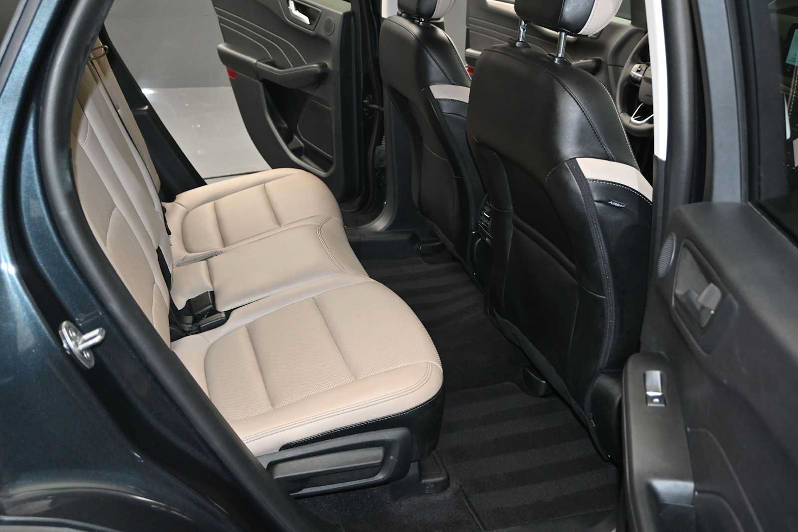 Certified 2022 Ford Escape SEL w/ Technology Package AWD/4WD image 15