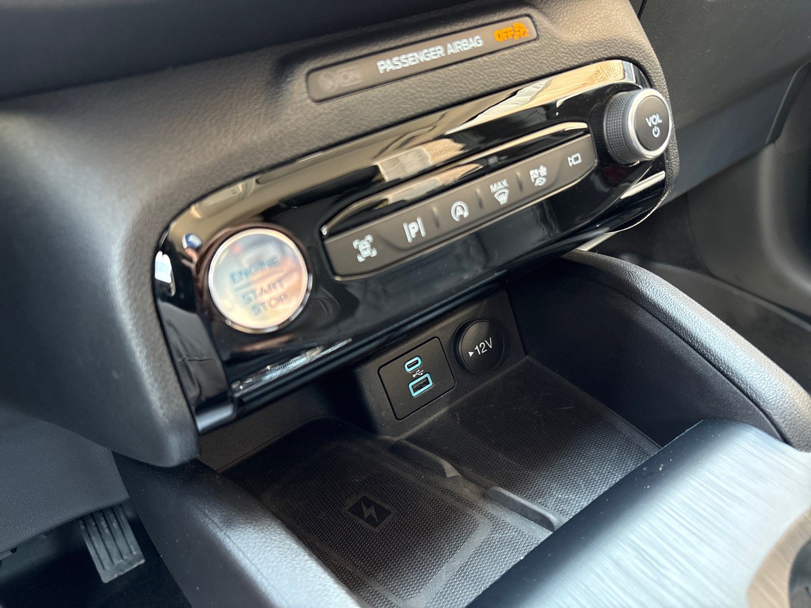 Certified 2023 Ford Escape Platinum w/ Premium Technology Package AWD/4WD image 19