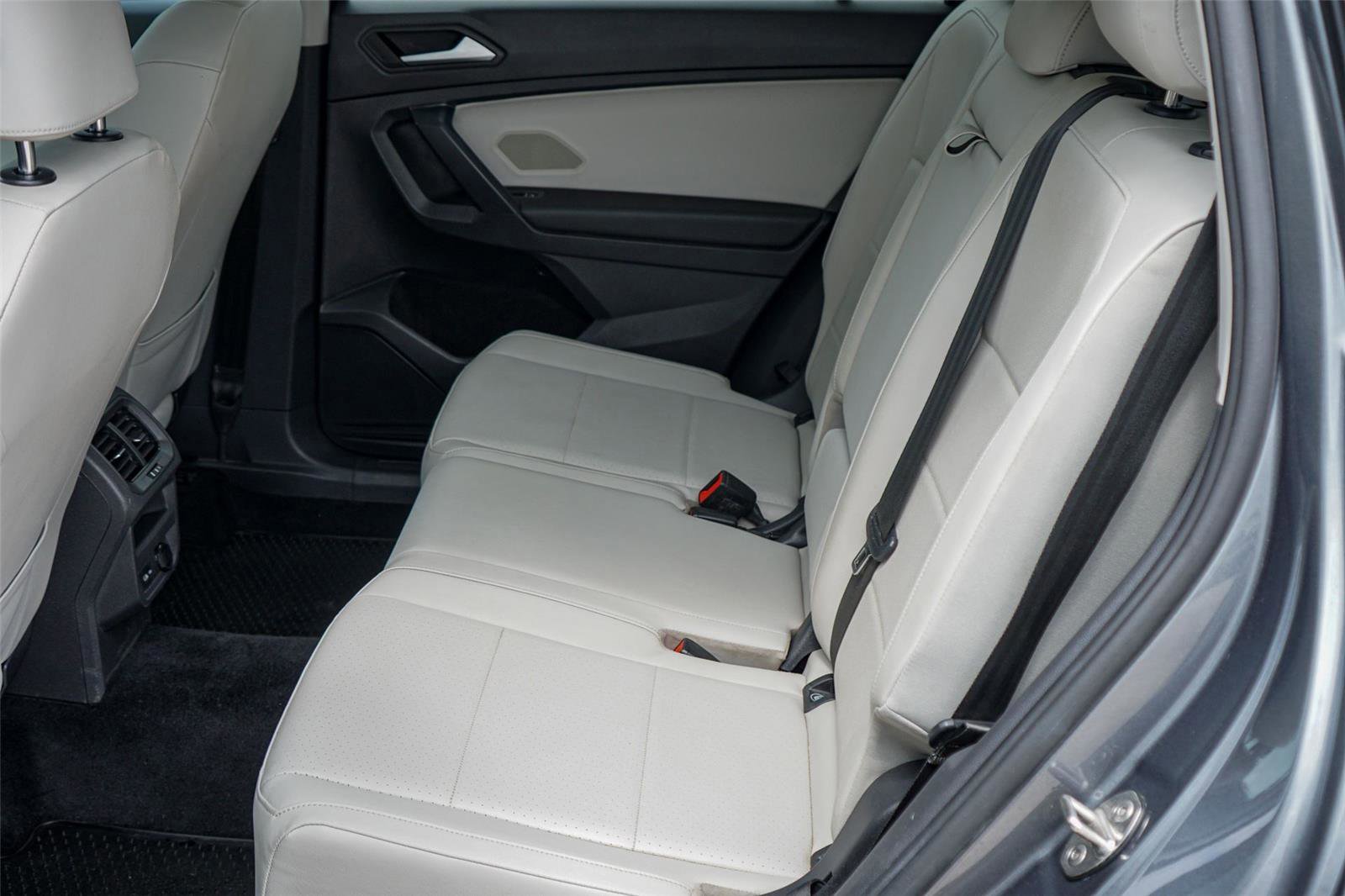Used 2021 Volkswagen Tiguan SEL AWD/4WD image 24
