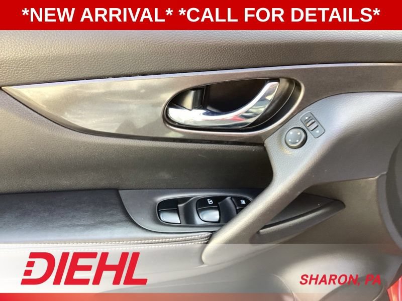 Used 2017 Nissan Rogue SV AWD/4WD image 18