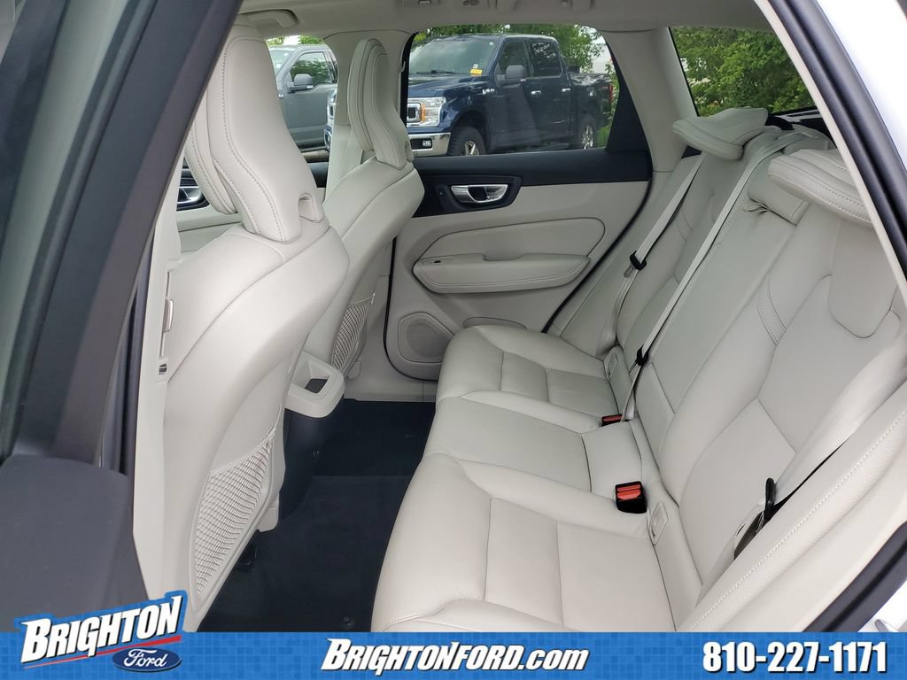 Used 2023 Volvo XC60 B5 Plus AWD/4WD image 12