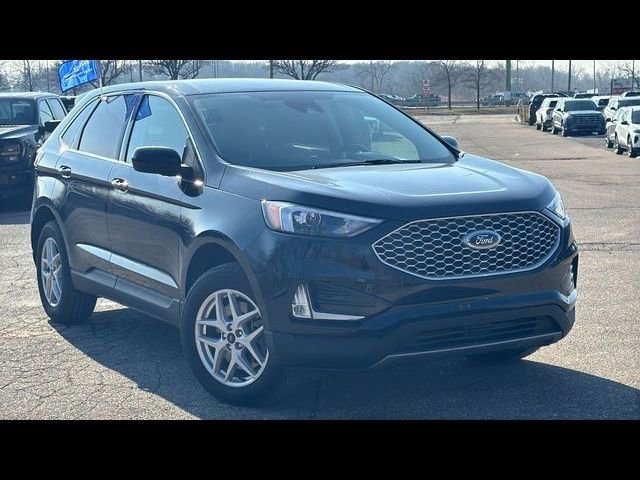 Certified 2023 Ford Edge SEL w/ Convenience Package AWD/4WD image 2