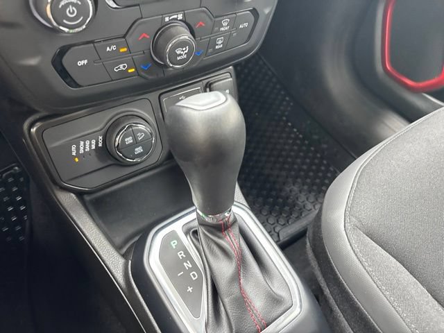 Used 2023 Jeep Renegade Trailhawk AWD/4WD image 29