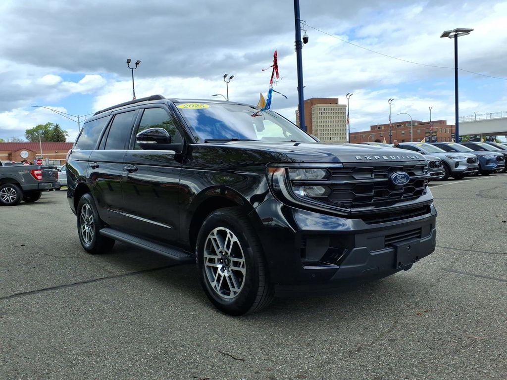 Certified 2025 Ford Expedition Active RWD image 4