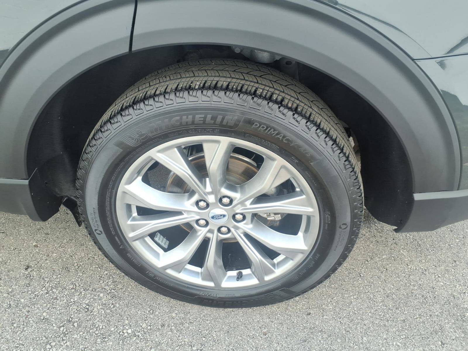 Certified 2023 Ford Explorer XLT w/ Equipment Group 202A AWD/4WD image 8