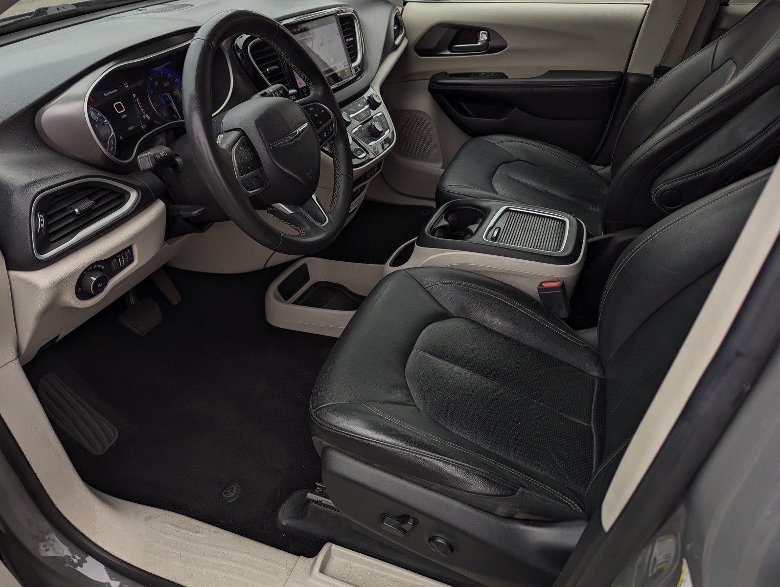 Used 2022 Chrysler Pacifica Touring-L FWD image 9
