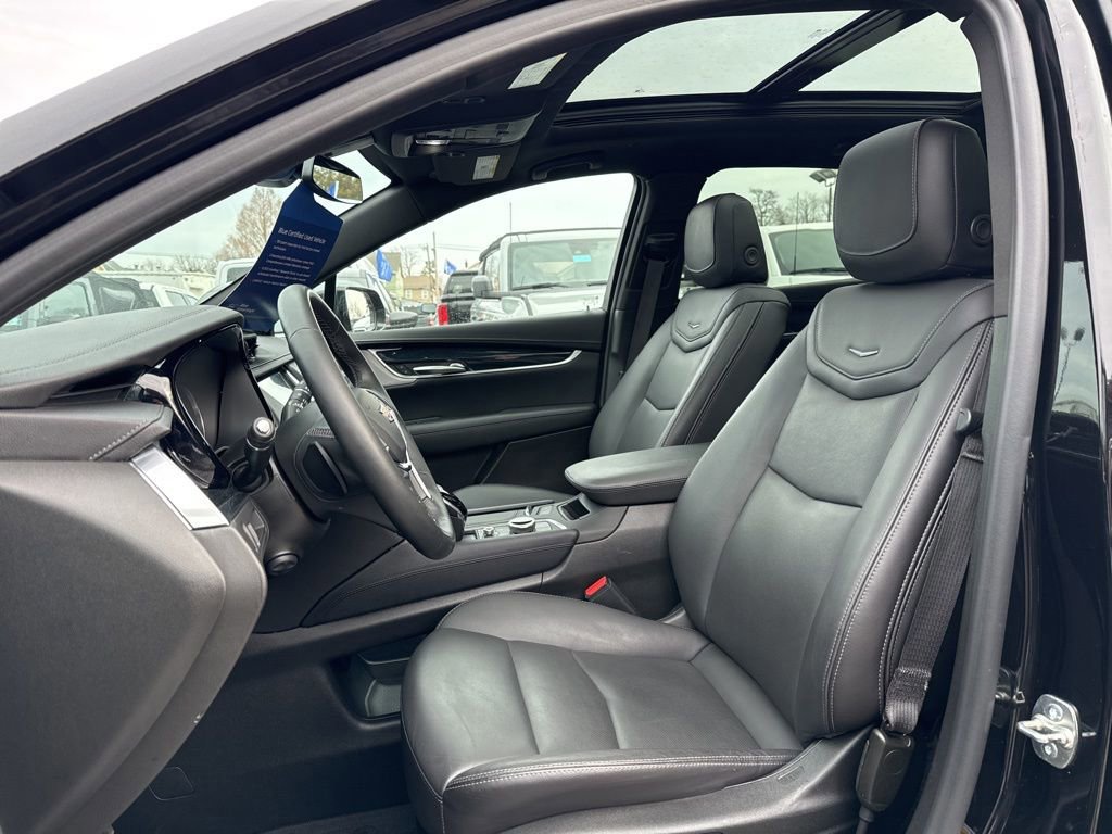 Used 2025 Cadillac XT5 Premium Luxury image 15