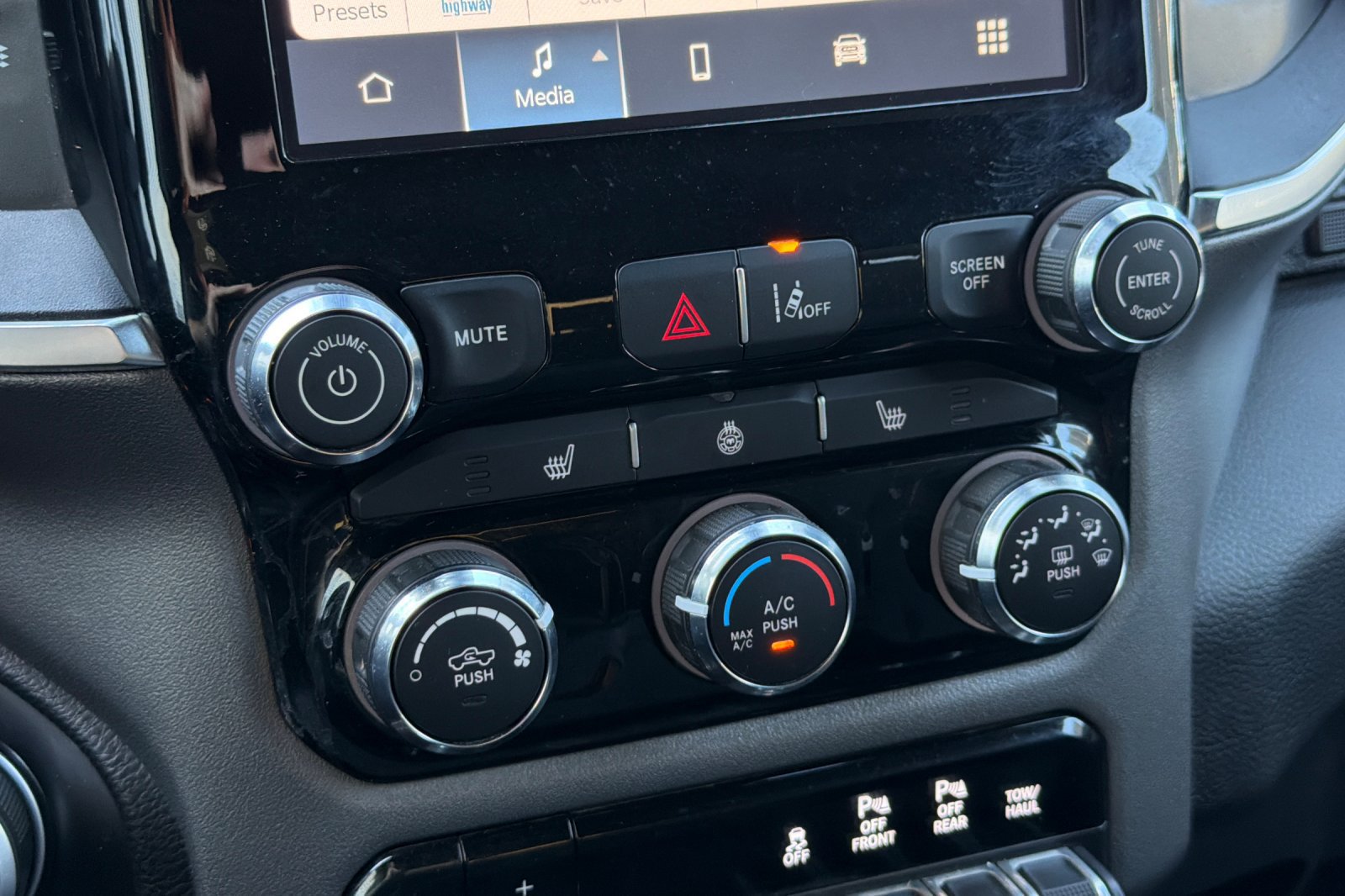 Used 2025 RAM 1500 Big Horn AWD/4WD image 18
