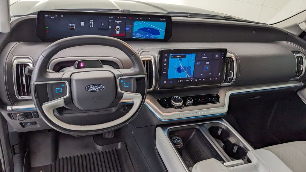 Certified 2025 Ford Expedition Platinum image 4