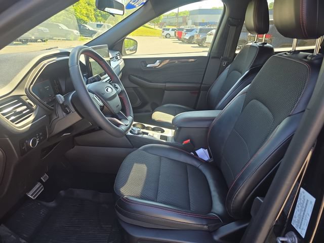 Certified 2023 Ford Escape ST-Line w/ Tech Pack #1 AWD/4WD image 6