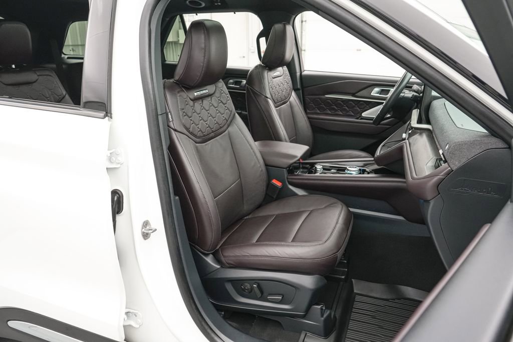 Certified 2025 Ford Explorer Platinum w/ Ultimate Package AWD/4WD image 25