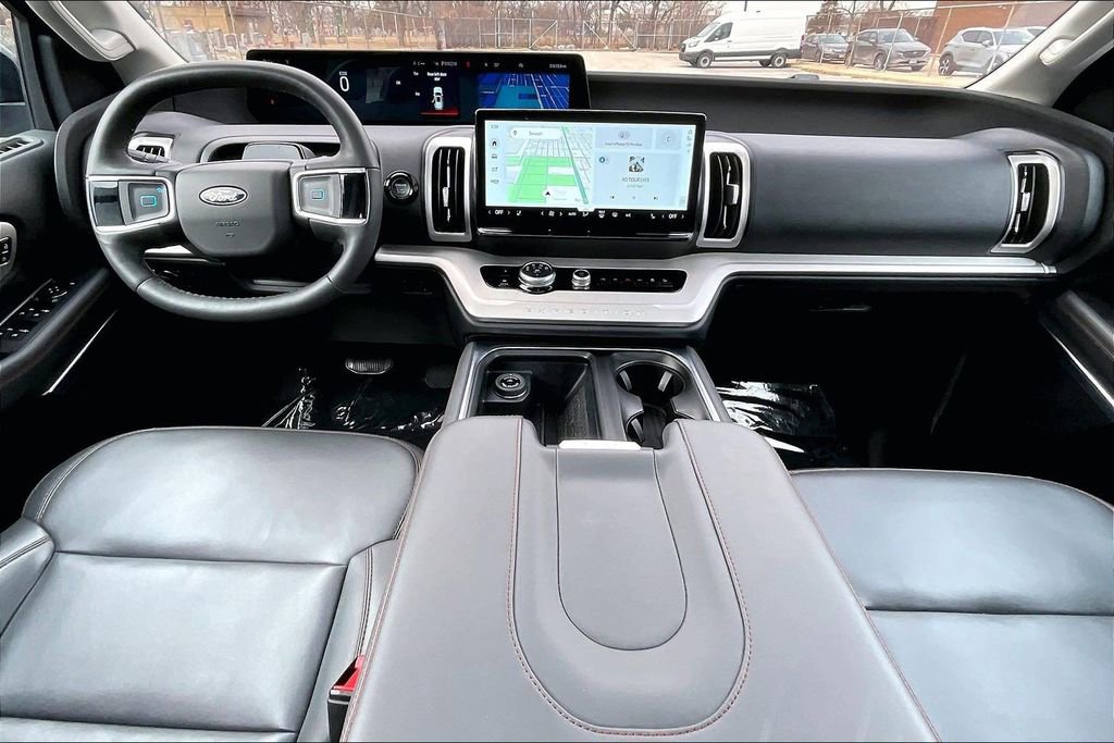 Certified 2025 Ford Expedition Active image 14