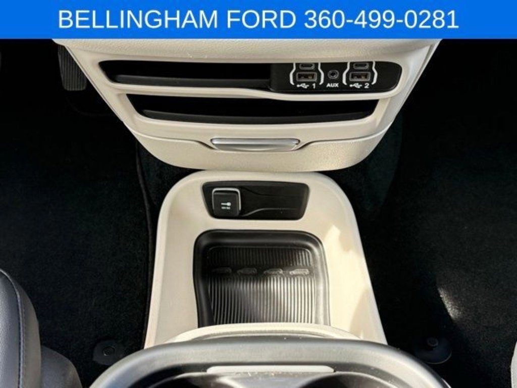 Used 2024 Chrysler Pacifica Touring-L image 32