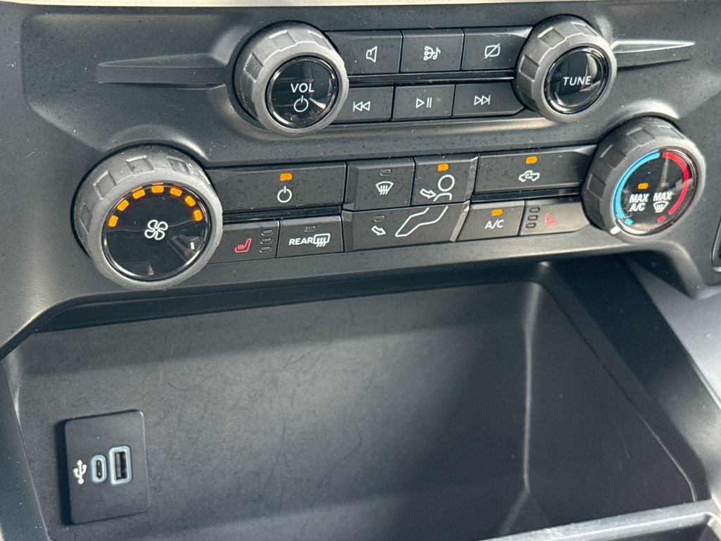 Certified 2024 Ford F250 XLT w/ XLT Premium Package AWD/4WD image 25