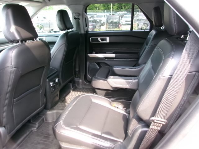 Certified 2023 Ford Explorer XLT w/ Equipment Group 202A AWD/4WD image 9