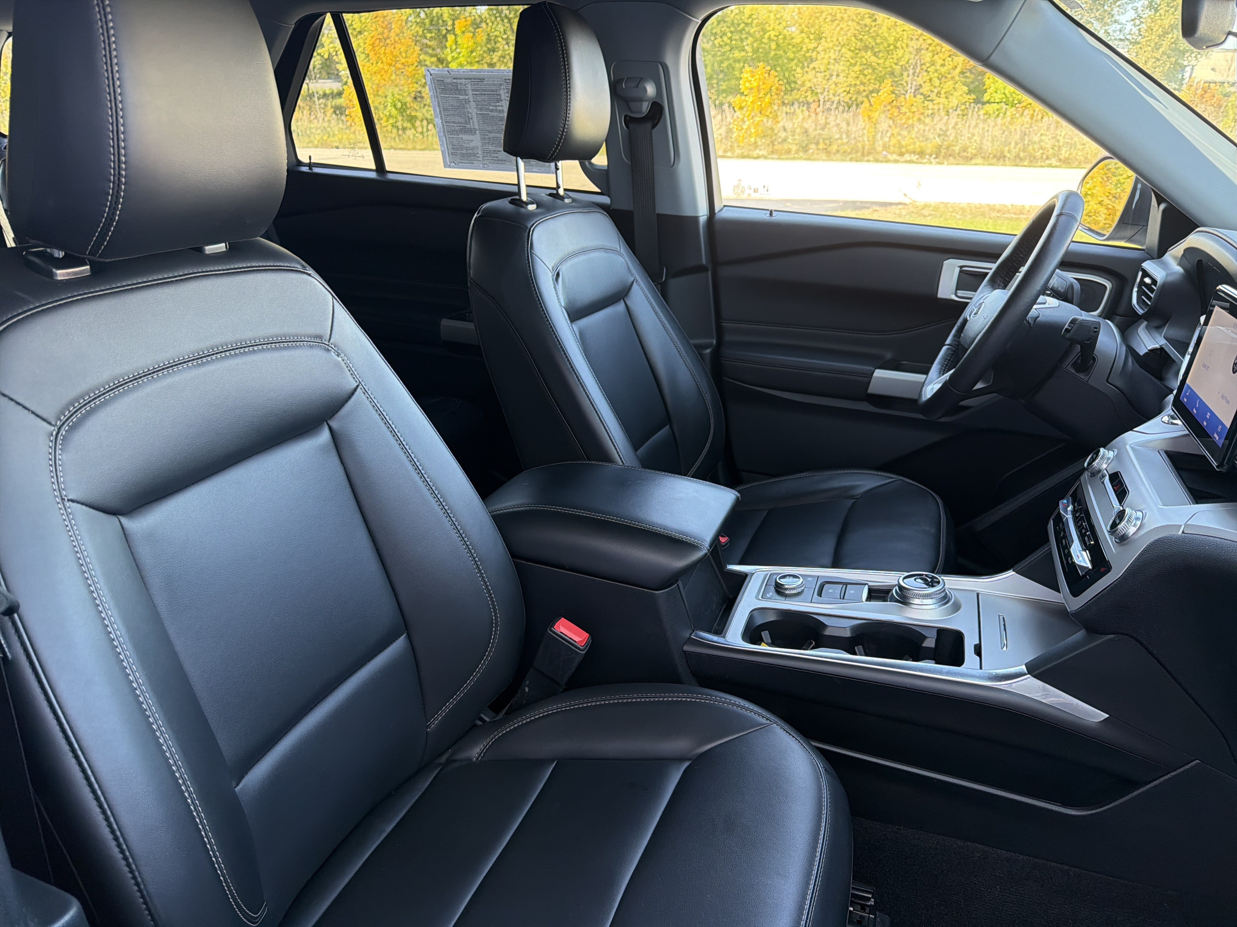 Certified 2024 Ford Explorer XLT w/ Equipment Group 202A AWD/4WD image 43
