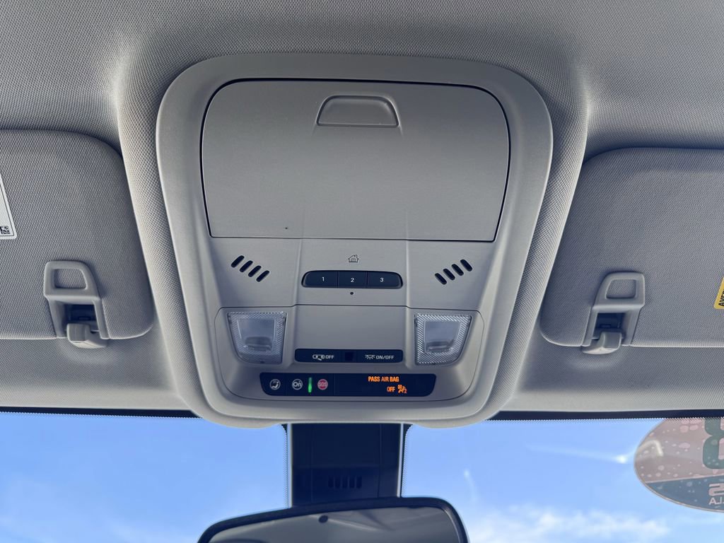 Used 2023 GMC Terrain SLT image 25