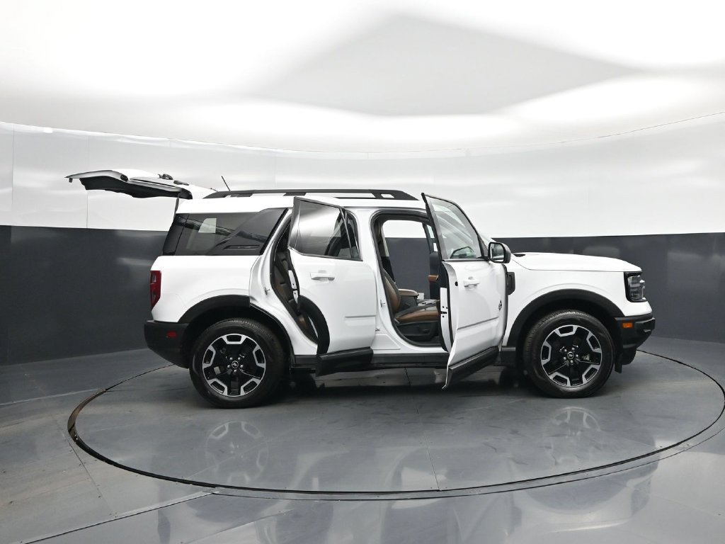 Certified 2023 Ford Bronco Sport Outer Banks w/ Tech Package AWD/4WD image 4