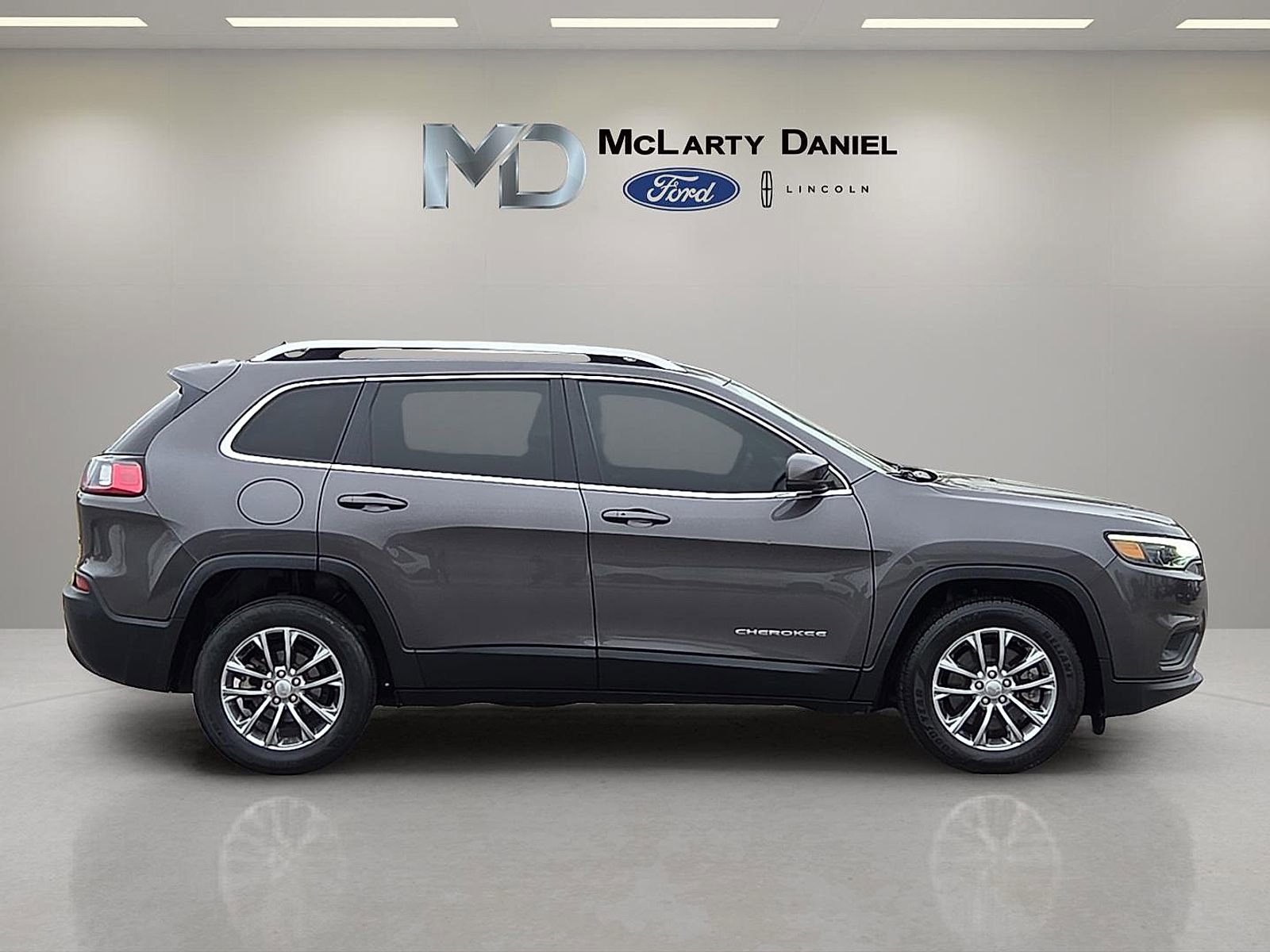 Used 2020 Jeep Cherokee Latitude Plus w/ Cold Weather Group image 6