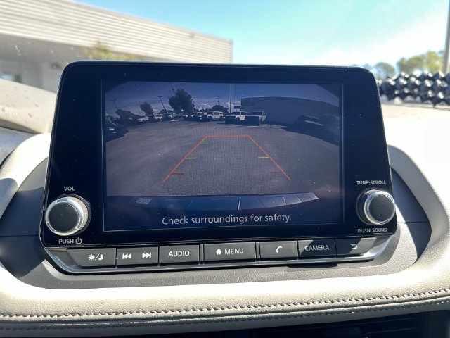 Used 2025 Nissan Rogue SV FWD image 18