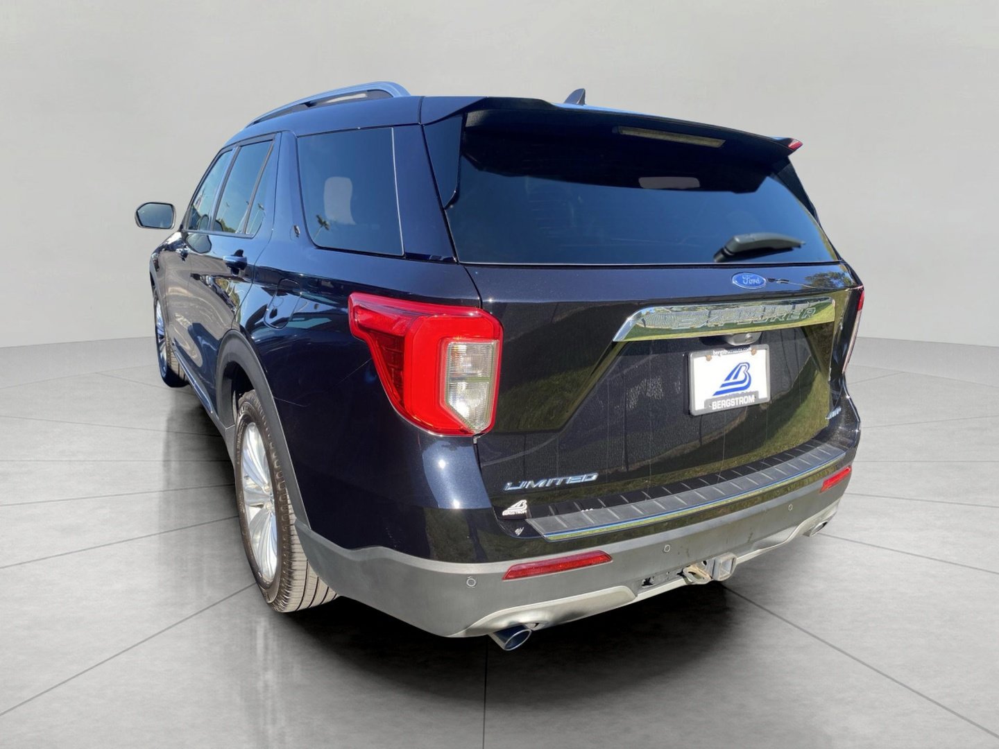 Certified 2024 Ford Explorer Limited w/ Limited Technology Package AWD/4WD image 9