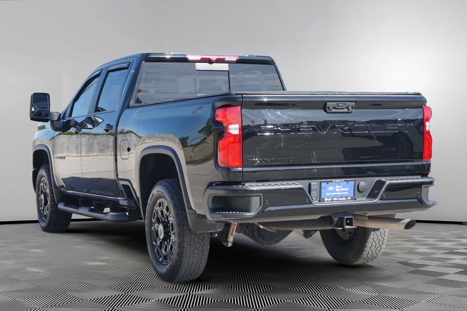 Used 2024 Chevrolet Silverado 2500 LT w/ Midnight Edition AWD/4WD image 6