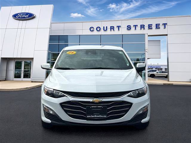 Used 2025 Chevrolet Malibu LT FWD image 2