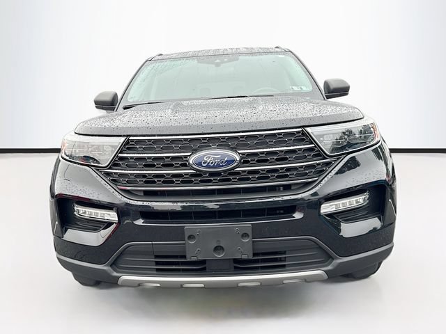 Certified 2023 Ford Explorer XLT w/ Equipment Group 202A AWD/4WD image 3