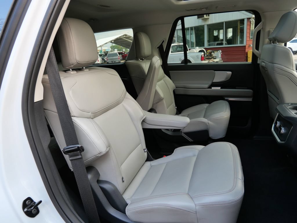 Certified 2025 Ford Expedition Active AWD/4WD image 14