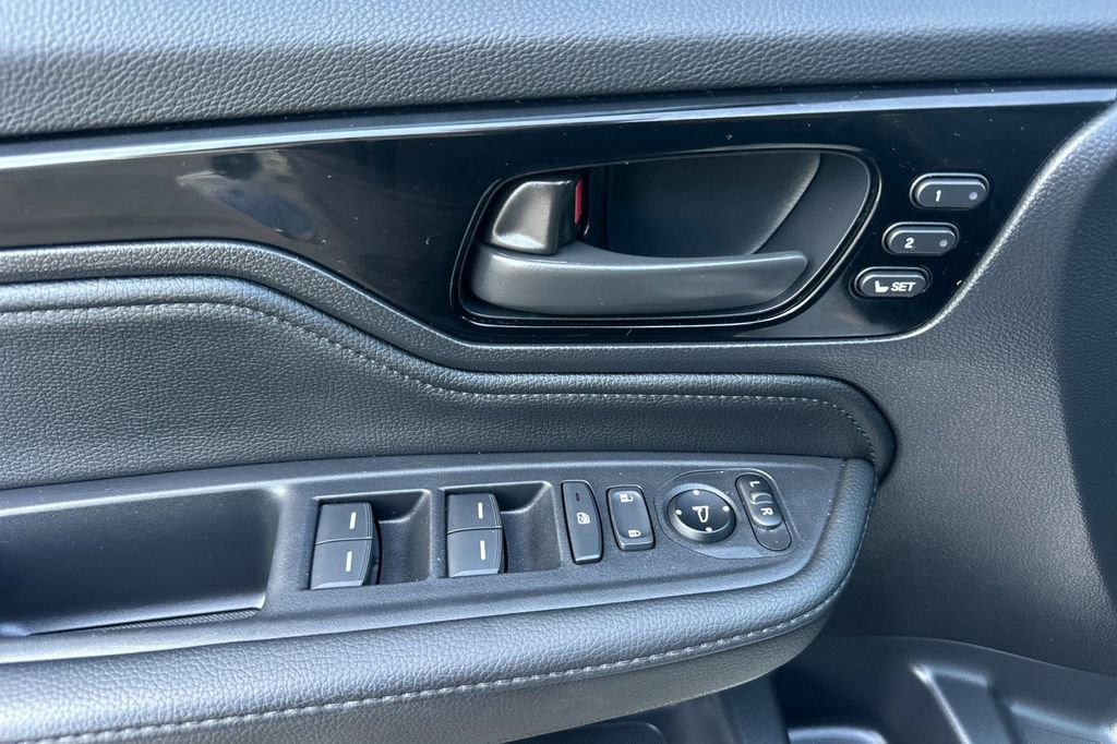 Used 2025 Honda Odyssey Touring image 13