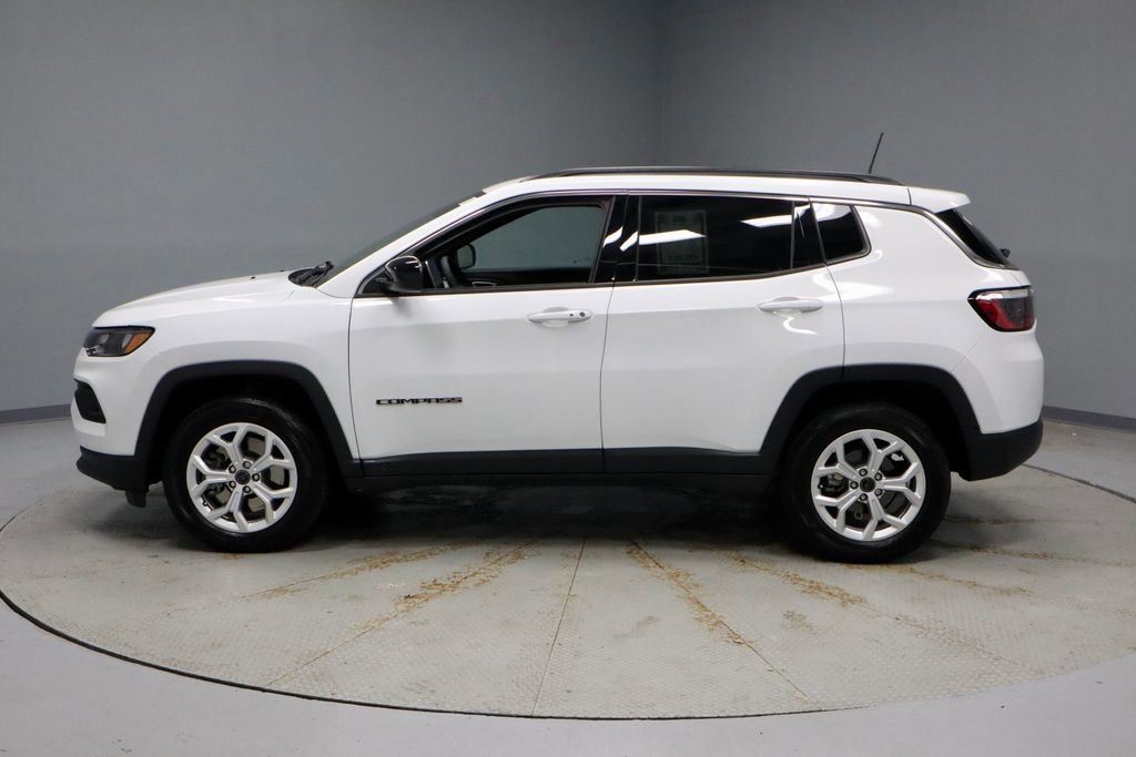 Used 2025 Jeep Compass Latitude image 2