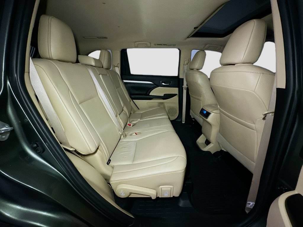 Used 2019 Toyota Highlander XLE w/ Protection Package #3 AWD/4WD image 39