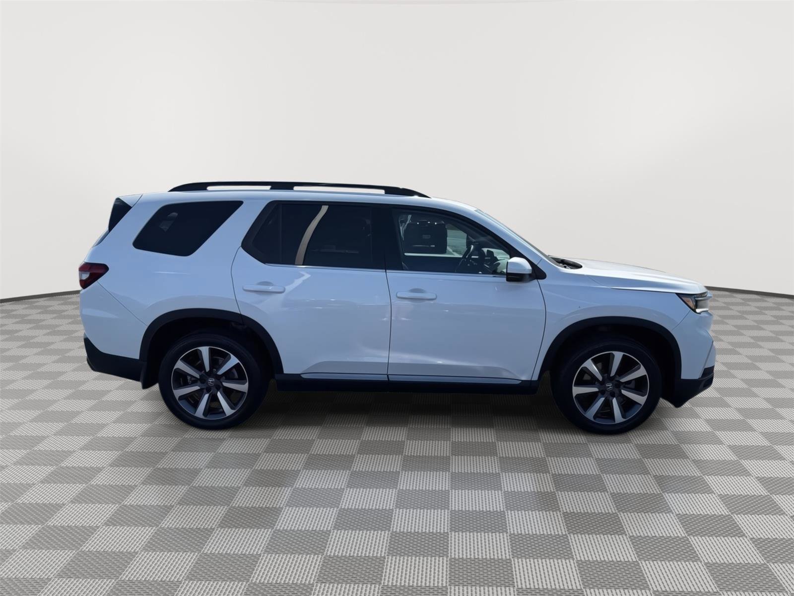 Used 2025 Honda Pilot Touring image 6