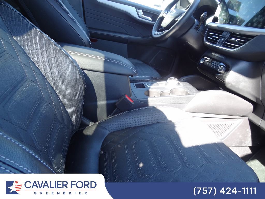 Certified 2023 Ford Escape Platinum w/ Premium Technology Package FWD image 16